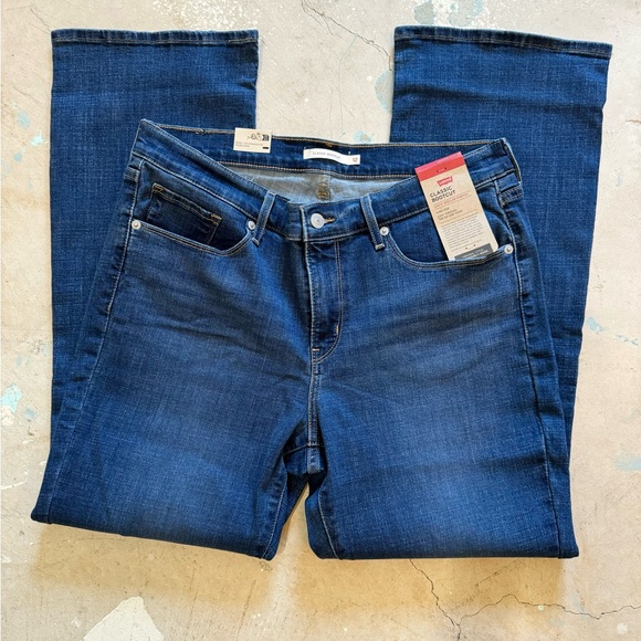 NWT Levi's Classic Bootcut Stellar Stretch Dark Wash - size 12 short (W31 L30) - Picture 2 of 13